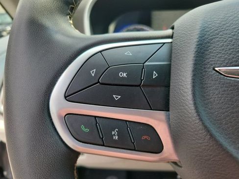 Used 2024 Chrysler Pacifica Touring-L FWD image 28
