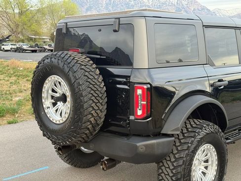 Used 2022 Ford Bronco Wildtrak image 10