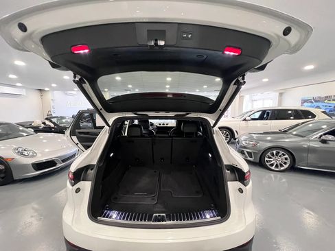 Used 2020 Porsche Cayenne AWD/4WD image 25