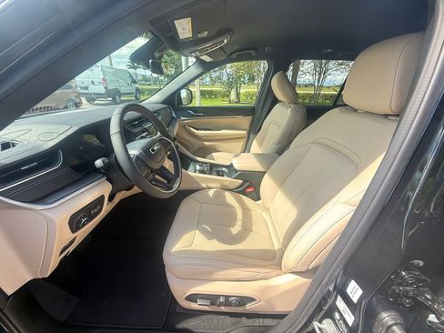 New 2025 Jeep Grand Cherokee Limited image 10