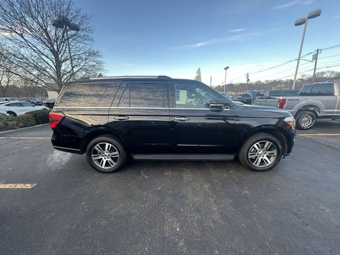 Used 2024 Ford Expedition Limited AWD/4WD image 4
