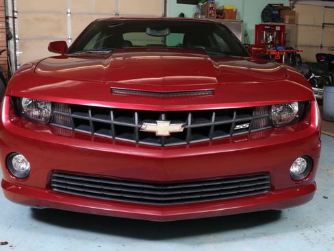 Used 2010 Chevrolet Camaro SS RWD image 5