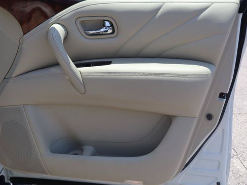 Used 2016 INFINITI QX80 4WD w/ Deluxe Technology Package image 17