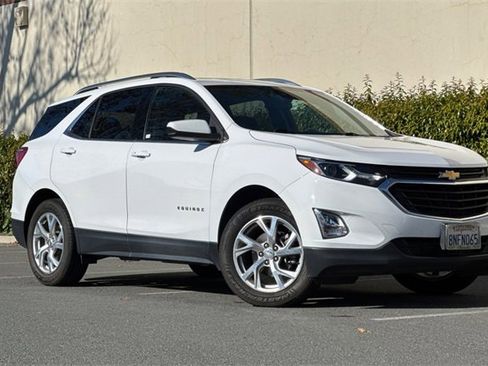Used 2020 Chevrolet Equinox LT image 2