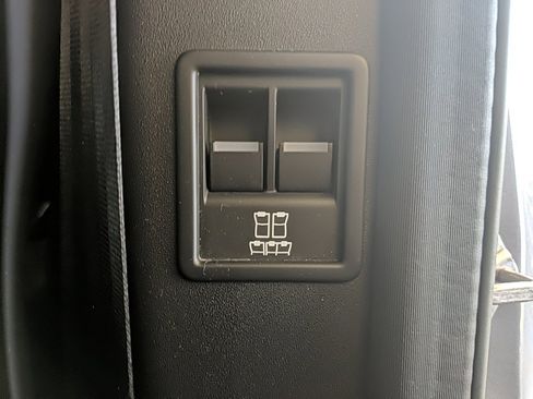 Used 2023 Land Rover Discovery HSE R-Dynamic image 17