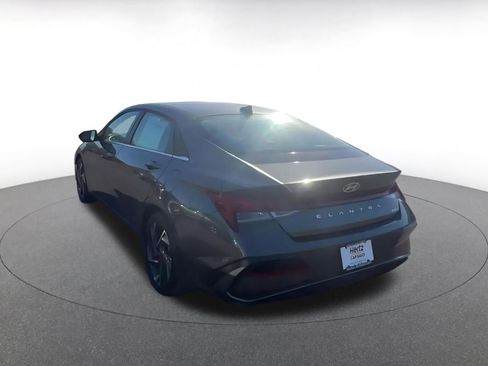 Used 2025 Hyundai Elantra Limited image 11