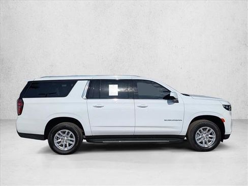 Used 2024 Chevrolet Suburban LS RWD image 3