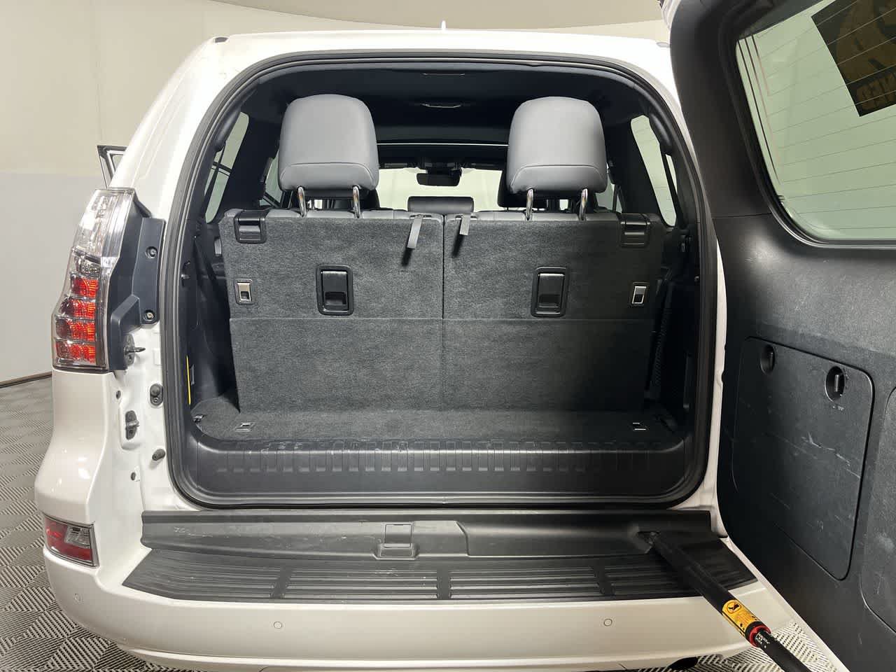 Used 2021 Lexus GX 460 Premium w/ Premium Package AWD/4WD image 30