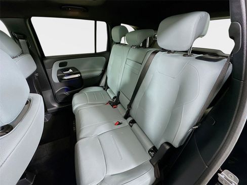 Used 2026 Mercedes-Benz GLB 250 4MATIC image 31