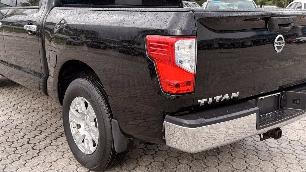 Used 2017 Nissan Titan SV RWD image 16