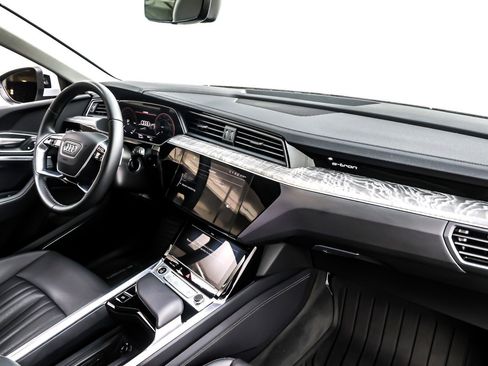 Used 2024 Audi Q8 e-tron Premium Plus w/ Premium Plus Package image 17