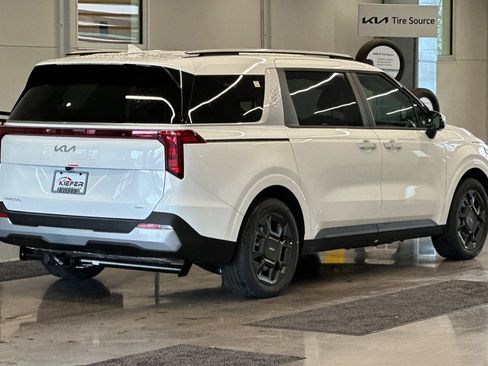 New 2026 Kia Carnival EX image 3
