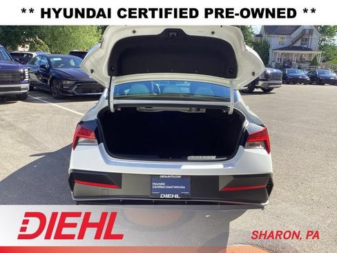 Certified 2025 Hyundai Elantra Limited FWD image 10