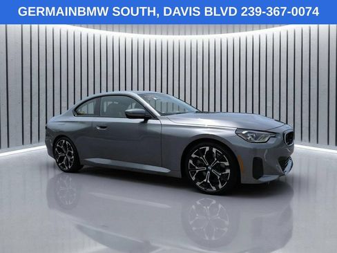 Used 2025 BMW 230i Coupe w/ Premium Package RWD image 3