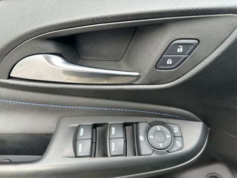 Used 2024 Buick Envista Sport Touring w/ Convenience I Package FWD image 11