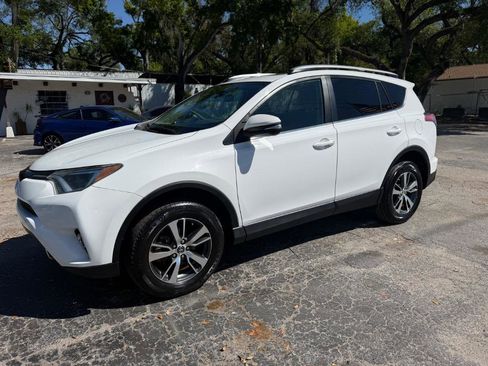 Used 2018 Toyota RAV4 XLE w/ Plus Extra Value Package FWD image 11