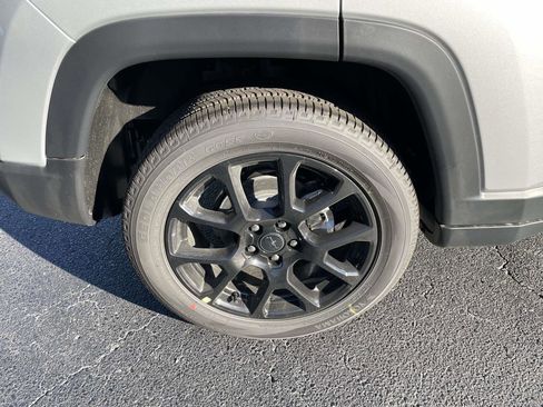 New 2026 Jeep Compass Latitude image 36