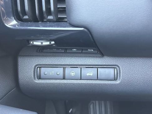 Used 2025 Nissan Pathfinder SV AWD/4WD image 22