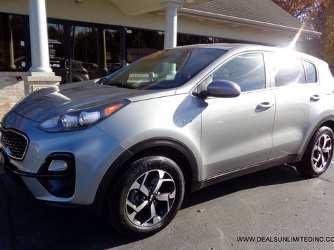 Used 2022 Kia Sportage LX image 1