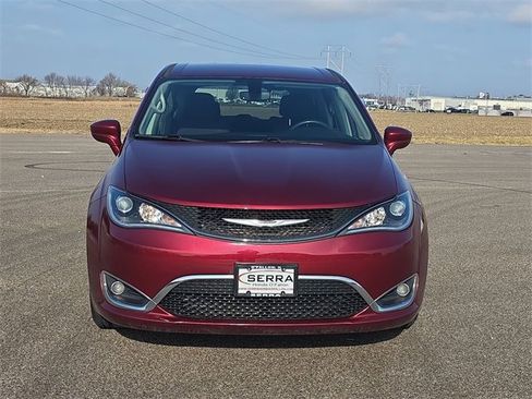 Used 2020 Chrysler Pacifica Touring w/ Tire & Wheel Group image 16