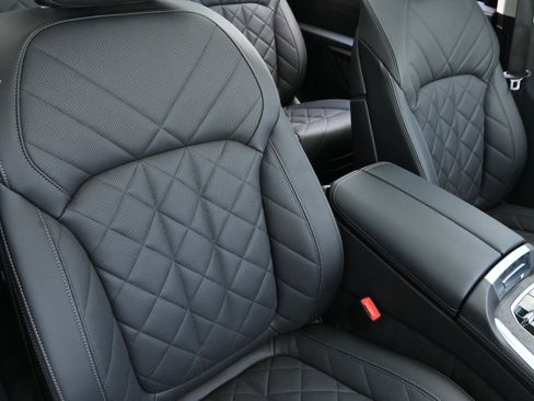 Used 2024 BMW X7 xDrive40i image 31