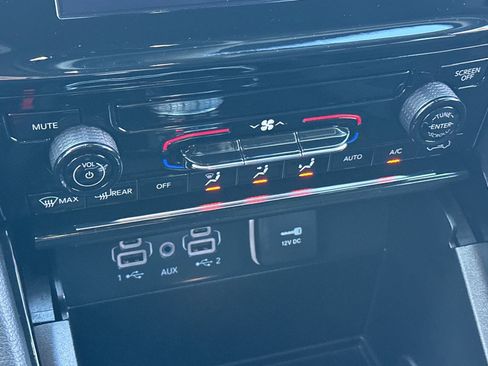 Used 2023 Jeep Grand Cherokee L Laredo image 24