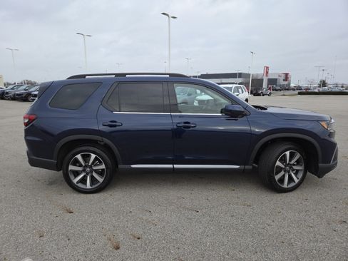 Used 2025 Honda Pilot Elite image 17