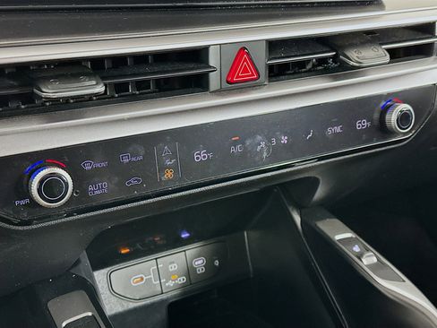 Used 2024 Kia Sorento S image 24