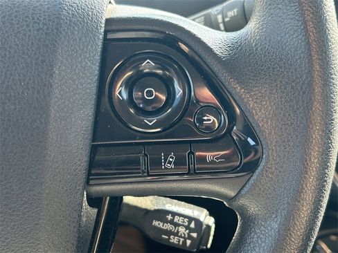 Used 2022 Toyota Prius L Eco image 32