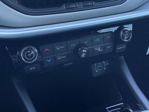 New 2026 Jeep Compass Limited image 38