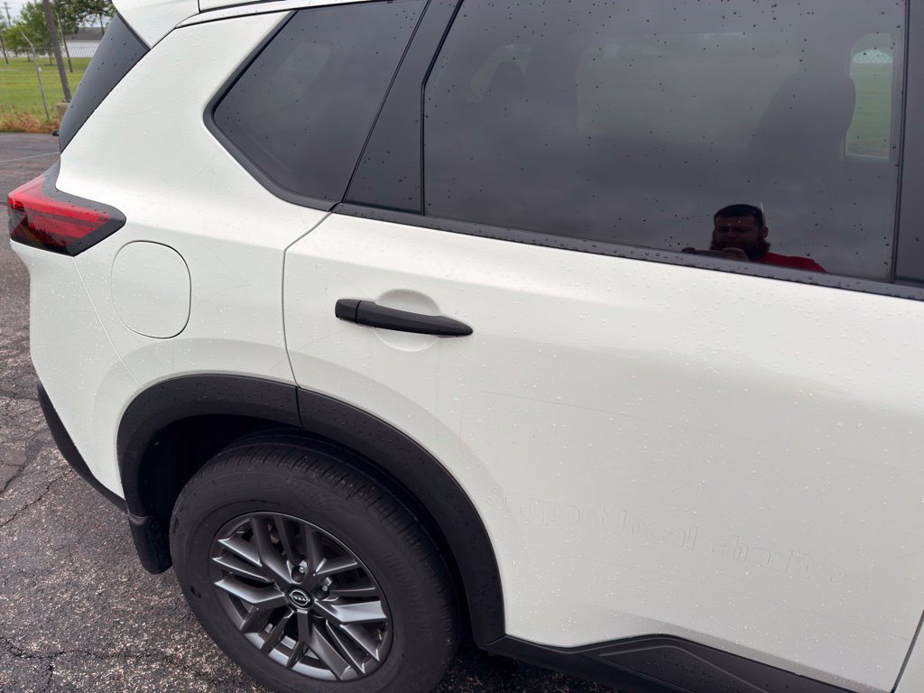 Used 2023 Nissan Rogue S AWD/4WD image 7