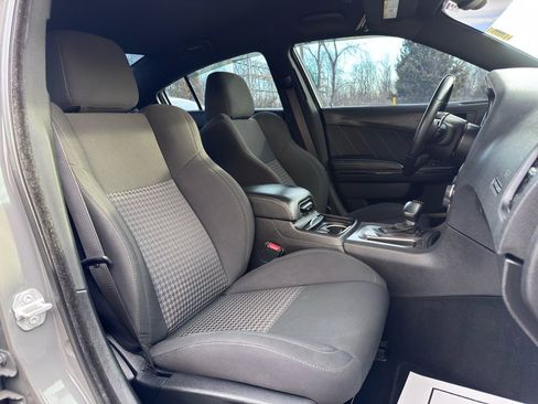 Used 2019 Dodge Charger R/T w/ Blacktop Package image 32