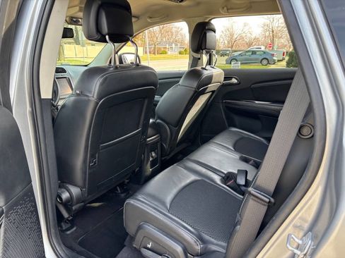 Used 2015 Dodge Journey Crossroad w/ Flexible Seating Group image 9