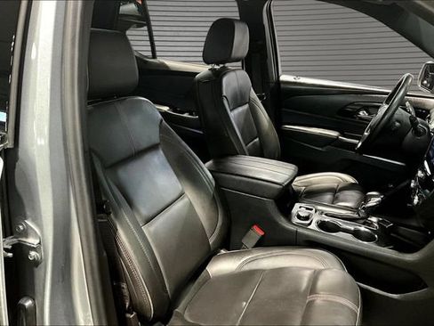 Used 2023 Chevrolet Traverse RS FWD image 27