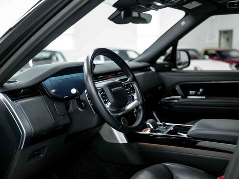 Used 2023 Land Rover Range Rover SE AWD/4WD image 2