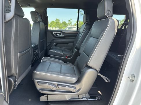 Used 2023 Chevrolet Suburban Premier AWD/4WD image 29