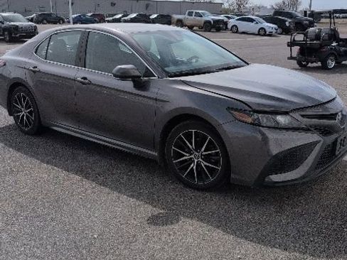 Used 2021 Toyota Camry SE AWD/4WD image 1