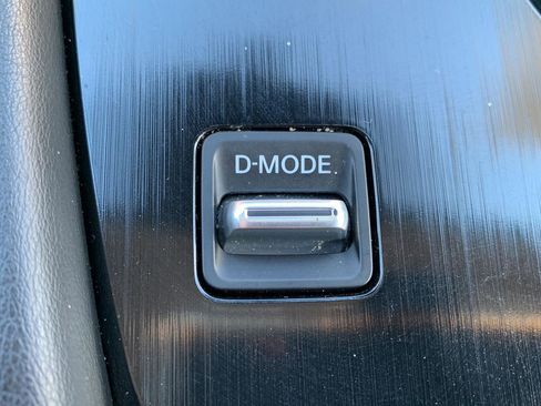 Used 2023 Nissan Rogue Platinum w/ Platinum Premium Package image 16