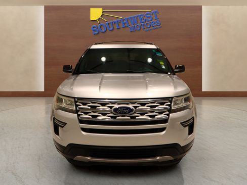 Used 2019 Ford Explorer XLT image 6