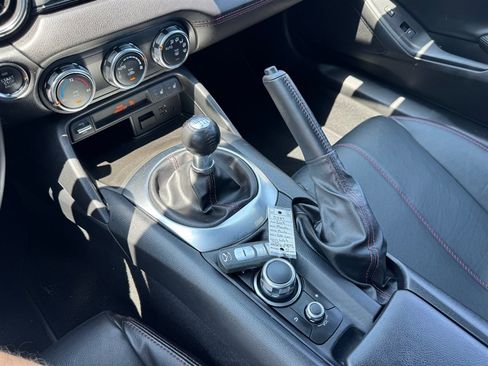 Used 2019 MAZDA MX-5 Miata RF Grand Touring w/ GT-S Package RWD image 16