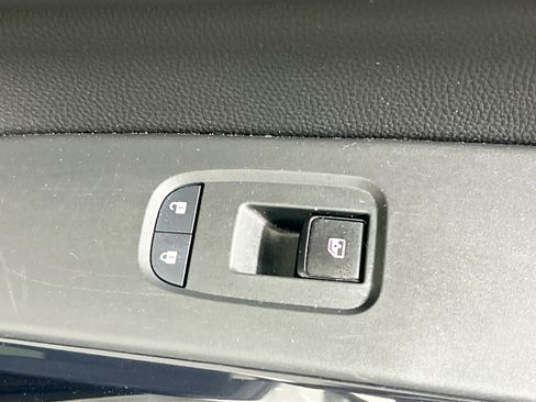 Used 2024 Nissan Pathfinder SV FWD image 32