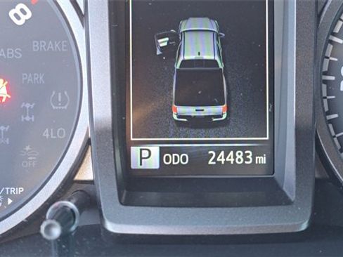 Used 2022 Toyota Tacoma TRD Off-Road image 25