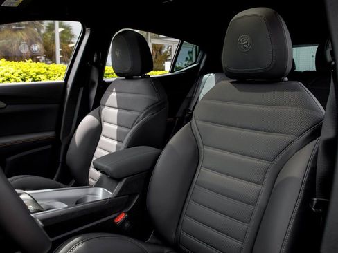 New 2025 Alfa Romeo Tonale w/ Premium Package image 26