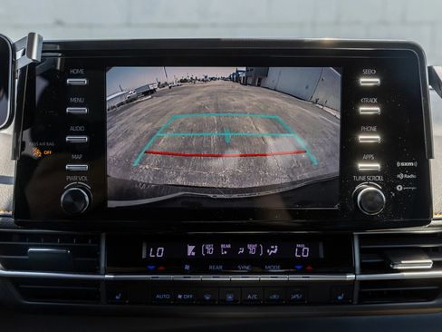 Used 2021 Toyota Sienna XSE FWD image 29