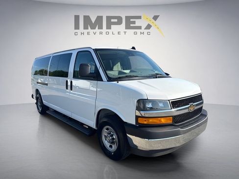 Used 2025 Chevrolet Express 3500 LT w/ LT Preferred Equipment Group RWD image 7