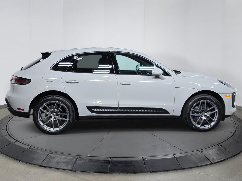 Certified 2026 Porsche Macan AWD/4WD image 8