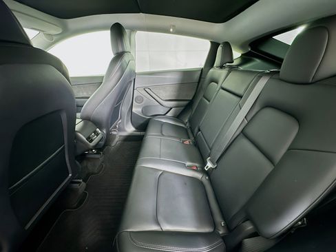 Used 2021 Tesla Model Y Long Range AWD/4WD image 27