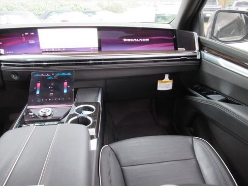 Certified 2025 Cadillac Escalade Premium Luxury w/ LPO, Radiant Package image 14
