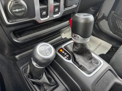 Used 2020 Jeep Wrangler Sport image 6