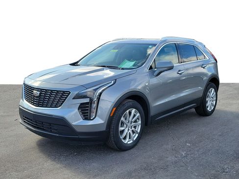 Used 2023 Cadillac XT4 Luxury w/ Cold Weather Package image 4